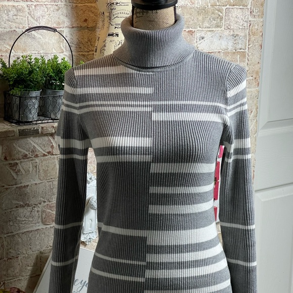 WHBM sweater ❤️ - Picture 3 of 4